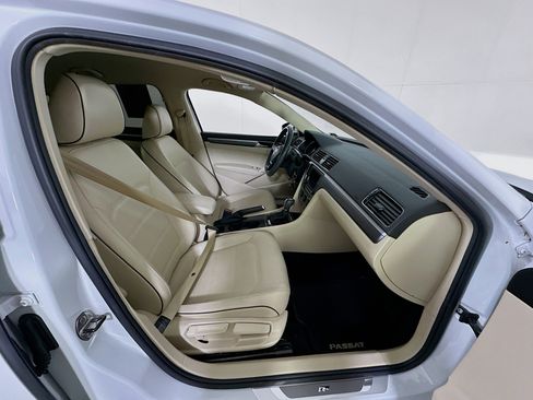 Used 2017 Volkswagen Passat 1.8T R-Line image 31