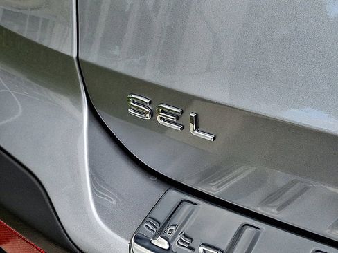 Used 2025 Volkswagen Taos SEL image 30