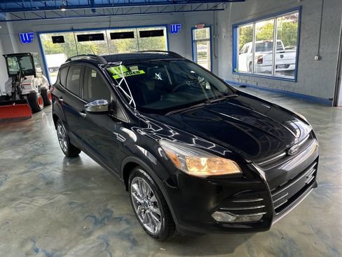 Used 2015 Ford Escape SE w/ SE Chrome Package image 8