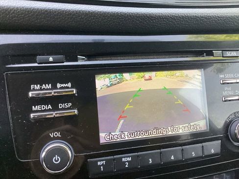 Used 2017 Nissan Rogue SV AWD/4WD image 14