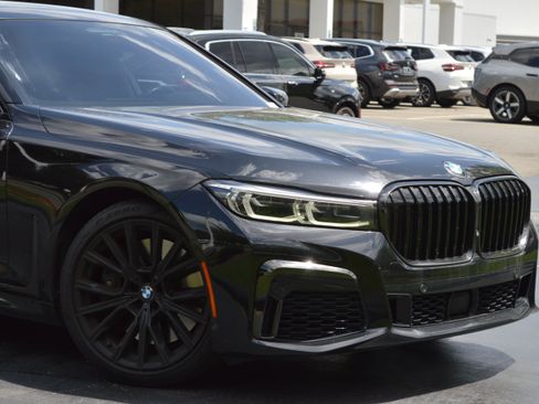 Used 2022 BMW 740i w/ M Sport Package RWD image 2