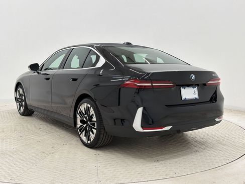 New 2026 BMW 530i RWD image 3