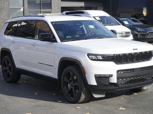 Used 2023 Jeep Grand Cherokee L Limited w/ Luxury Tech Group II image 6