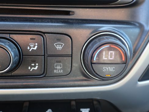 Used 2018 GMC Sierra 2500 SLE w/ SLE Preferred Package AWD/4WD image 32