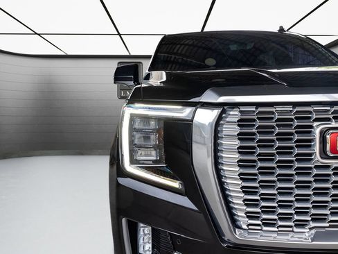 Used 2021 GMC Yukon XL Denali w/ Denali Premium Package AWD/4WD image 16