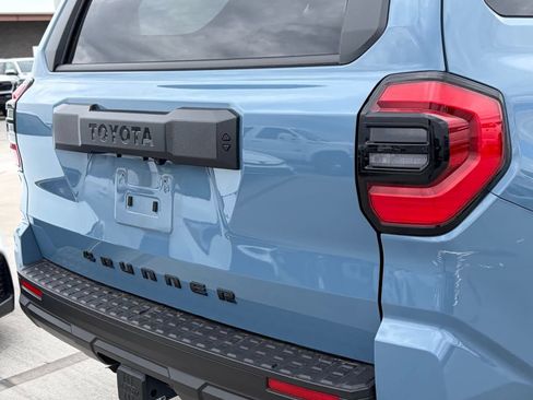 Used 2025 Toyota 4Runner SR5 AWD/4WD image 4