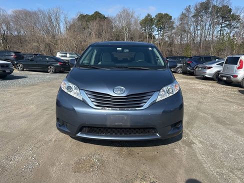 Used 2017 Toyota Sienna LE image 8
