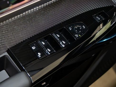 Used 2025 BMW 740i xDrive w/ Premium Package image 15