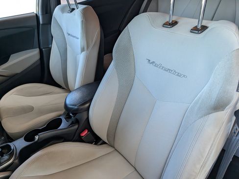 Used 2012 Hyundai Veloster FWD image 8