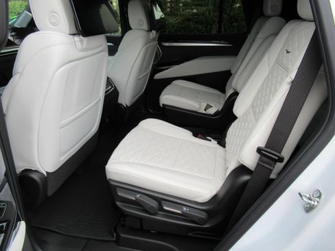 New 2026 Cadillac Escalade Platinum Sport w/ LPO, ONYX Package AWD/4WD image 32