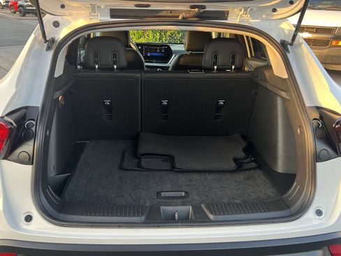 Used 2025 Chevrolet Trax LT w/ LT Convenience Package image 25