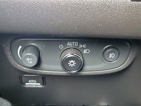 Used 2024 GMC Terrain SLT image 19