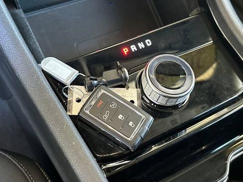 Used 2022 Jeep Grand Cherokee L Laredo w/ Luxury Tech Group I AWD/4WD image 11