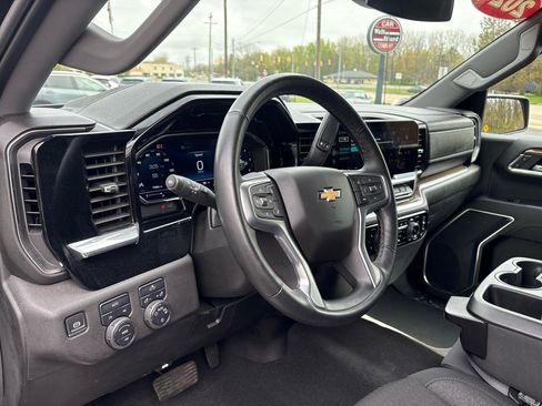 Used 2024 Chevrolet Silverado 1500 LT AWD/4WD image 9