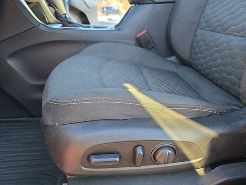 Used 2018 Chevrolet Equinox LT image 31