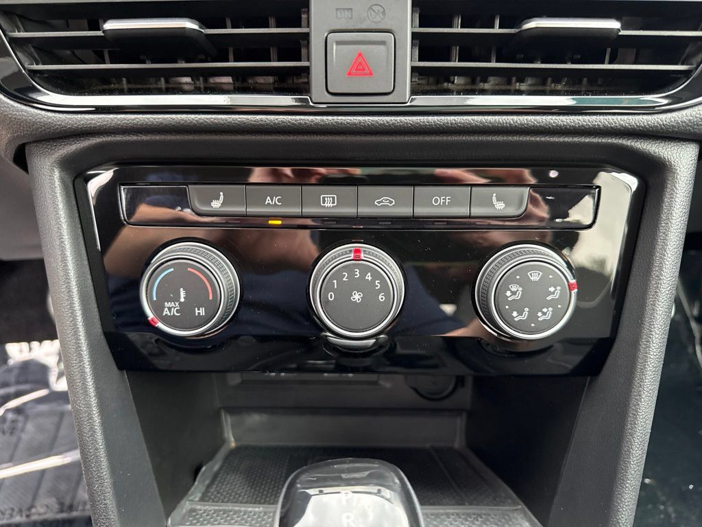 Certified 2023 Volkswagen Taos SE AWD/4WD image 19