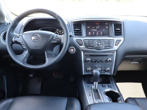 Used 2019 Nissan Pathfinder SL w/ SL Premium Package AWD/4WD image 6