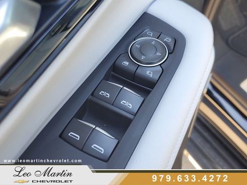 New 2026 Chevrolet Suburban Premier w/ Sun And Tow Package AWD/4WD image 16