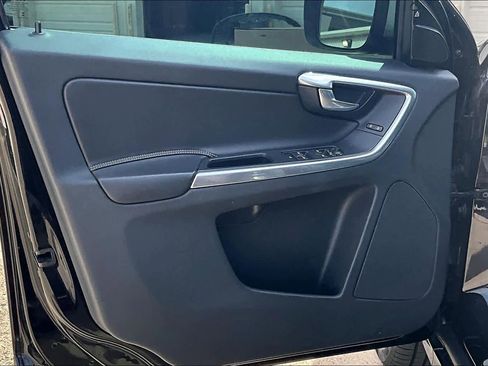 Used 2016 Volvo XC60 T6 R-Design image 19