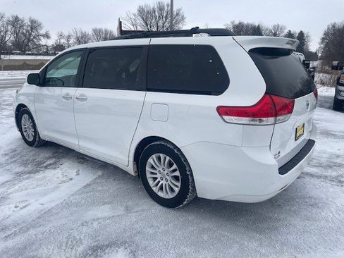Used 2013 Toyota Sienna XLE image 4