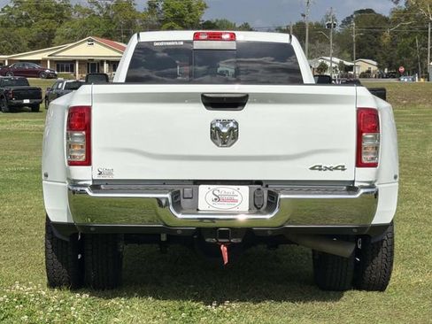 Used 2024 RAM 3500 Tradesman w/ Chrome Appearance Group AWD/4WD image 9