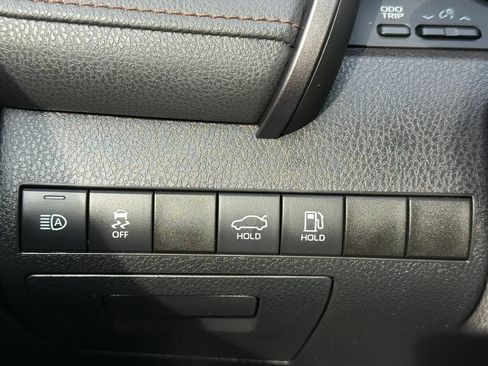 Used 2020 Toyota Camry LE image 33