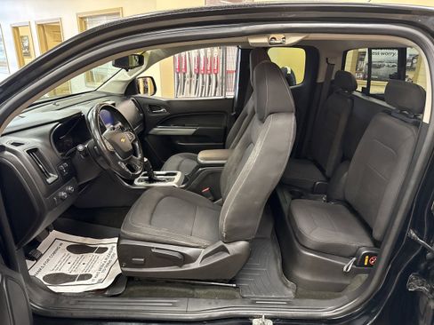 Used 2017 Chevrolet Colorado LT w/ LT Convenience Package image 18