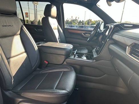 Used 2025 GMC Yukon XL Denali AWD/4WD image 14