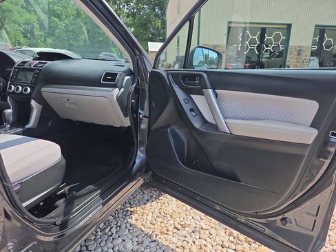 Used 2018 Subaru Forester 2.5i w/ Alloy Wheel Package AWD/4WD image 19