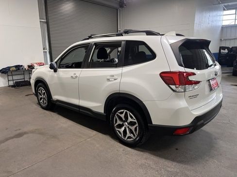 Used 2020 Subaru Forester Premium image 3