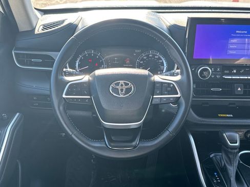 Used 2023 Toyota Highlander XLE image 15