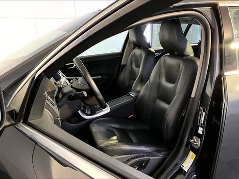 Used 2015 Volvo V60 T5 Platinum image 8