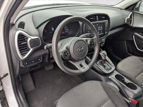 Used 2020 Kia Soul LX FWD image 9