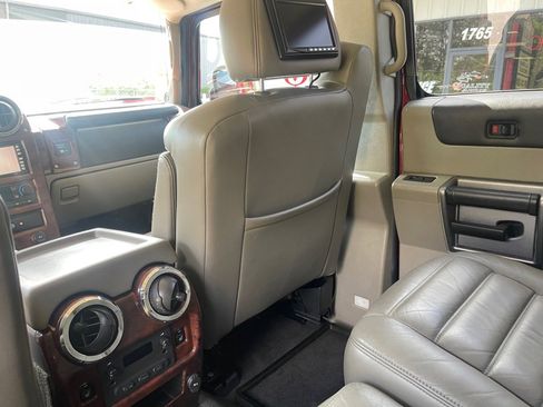 Used 2004 HUMMER H2 w/ Preferred Equipment Group image 26