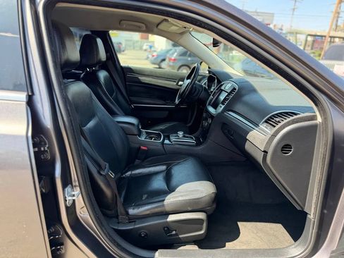 Used 2015 Chrysler 300 Limited RWD image 37
