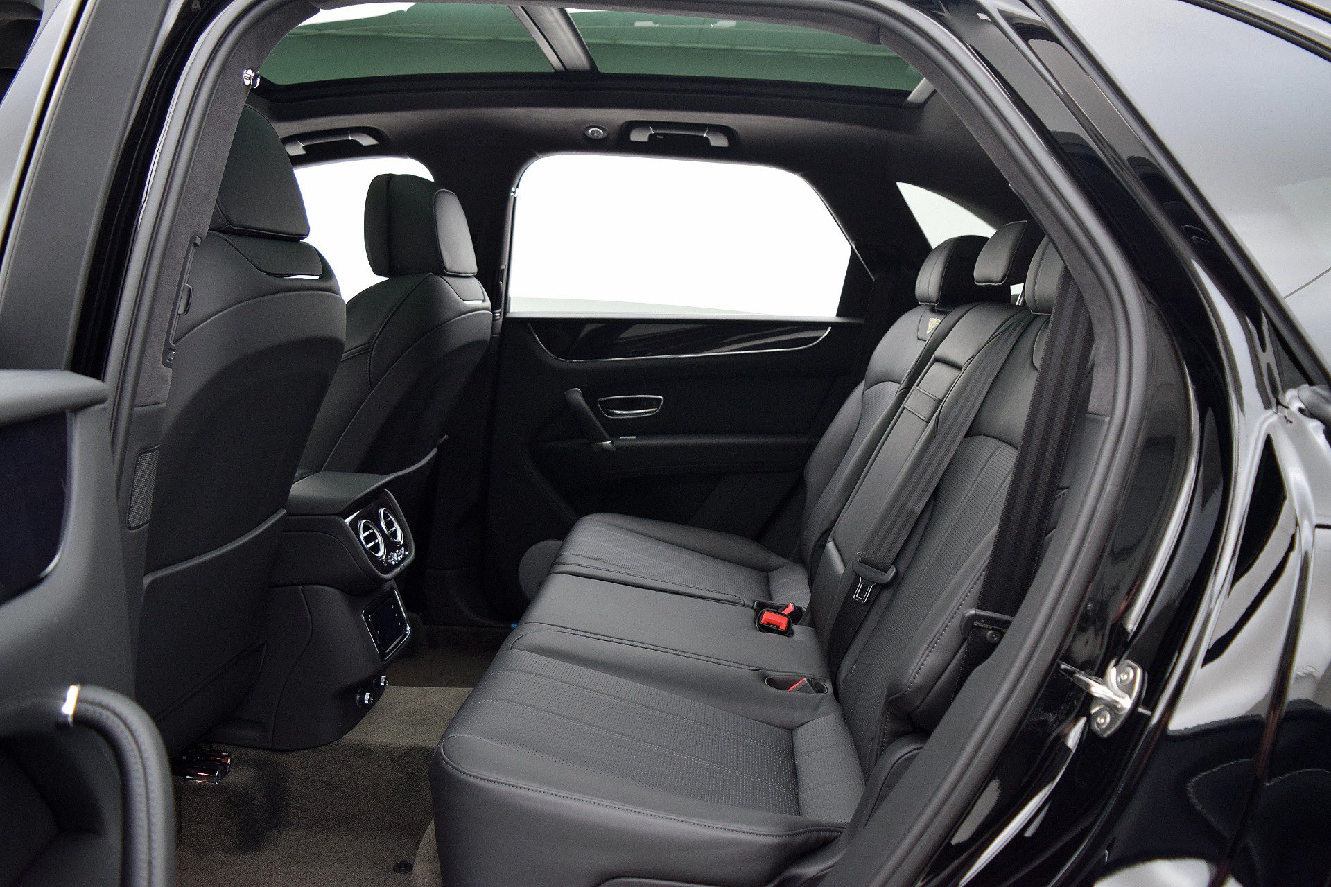 Used 2019 Bentley Bentayga AWD/4WD image 26