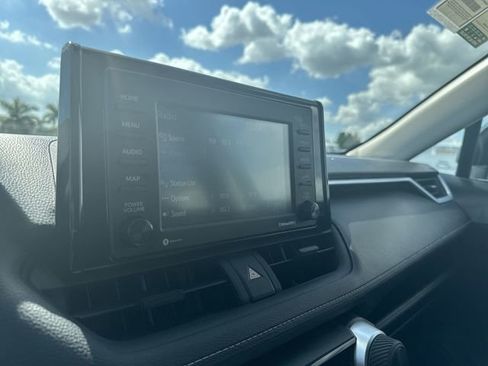 Used 2022 Toyota RAV4 LE image 12