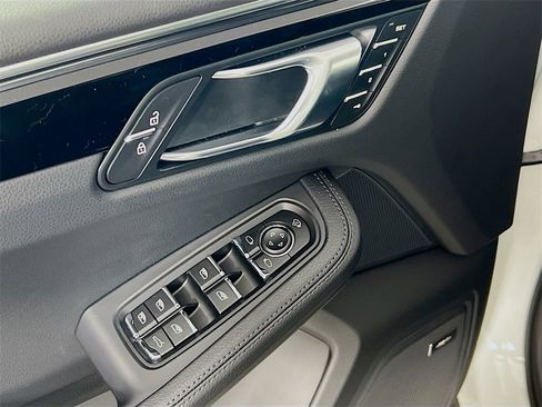 New 2026 Porsche Macan image 20