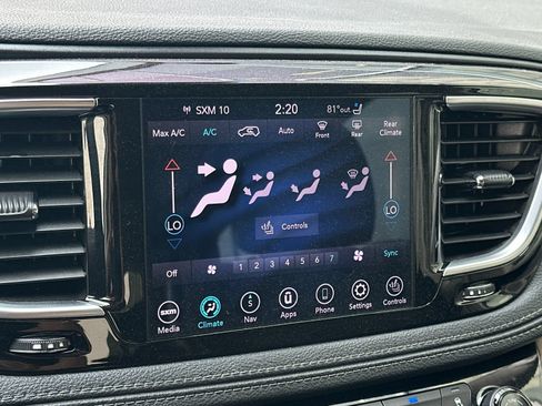 Used 2020 Chrysler Pacifica Limited w/ Advanced Safetytec Group FWD image 21