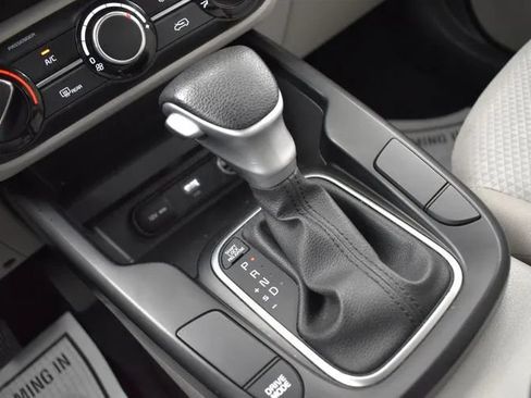 Used 2023 Kia Soul LX w/ LX Technology Package FWD image 33