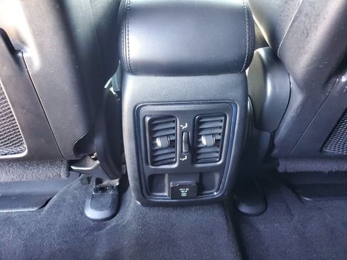 Used 2022 Jeep Grand Cherokee Laredo X AWD/4WD image 12