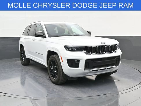 Used 2024 Jeep Grand Cherokee Altitude AWD/4WD image 1