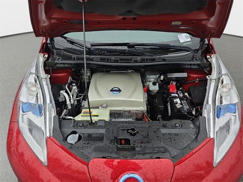 Used 2015 Nissan Leaf SL w/ Premium Package image 29
