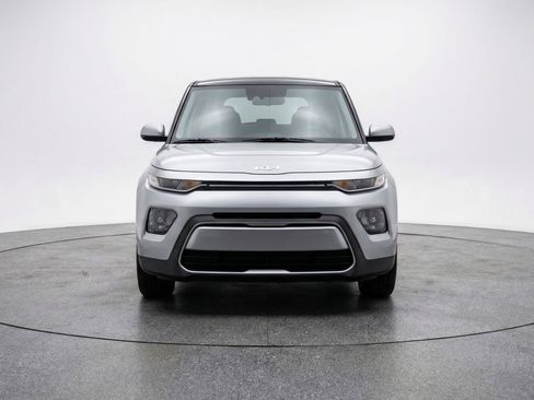 Used 2025 Kia Soul LX w/ LX Technology Package image 2
