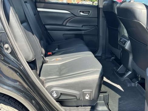 Used 2018 Toyota Highlander XLE w/ Protection Package #3 AWD/4WD image 24