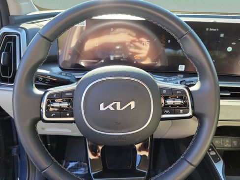 Certified 2025 Kia Sorento S FWD image 17