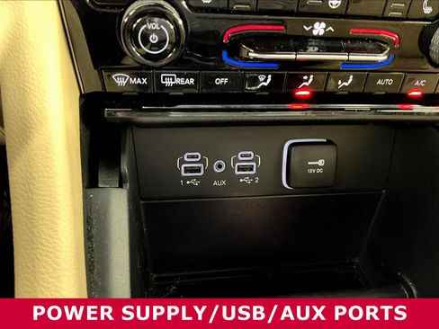 Used 2025 Jeep Grand Cherokee Limited AWD/4WD image 16