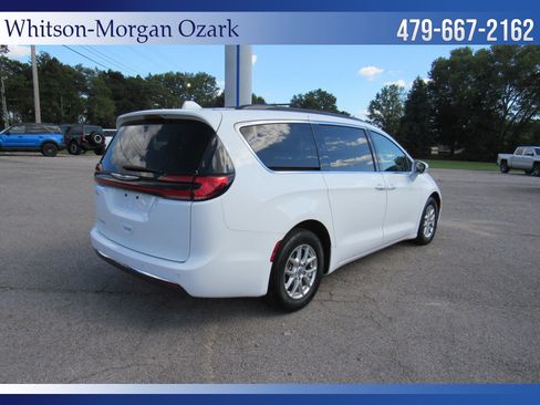 Used 2022 Chrysler Pacifica Touring-L image 13