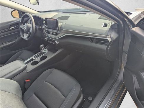 Used 2025 Nissan Altima 2.5 SV FWD image 15