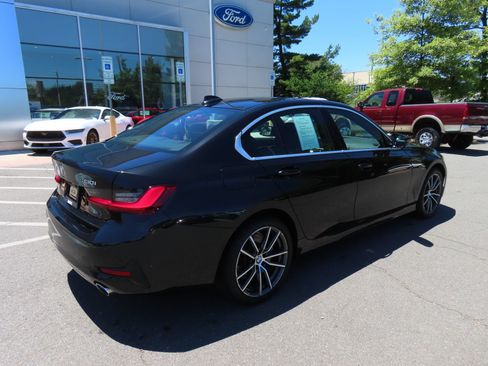 Used 2022 BMW 330i xDrive Sedan w/ Driving Assistance Package AWD/4WD image 5